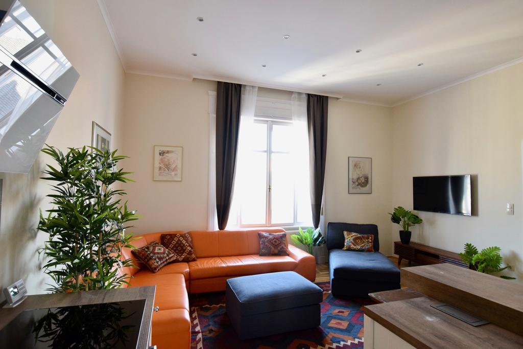 Luxury Apartment By Hi5 - Kiraly Street Suite บูดาเปสต์ ภายนอก รูปภาพ