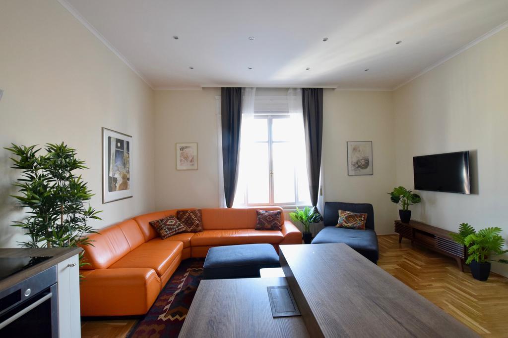 Luxury Apartment By Hi5 - Kiraly Street Suite บูดาเปสต์ ภายนอก รูปภาพ