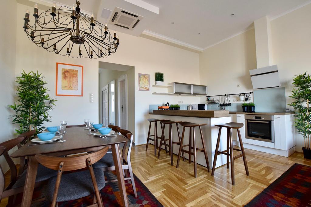 Luxury Apartment By Hi5 - Kiraly Street Suite บูดาเปสต์ ภายนอก รูปภาพ
