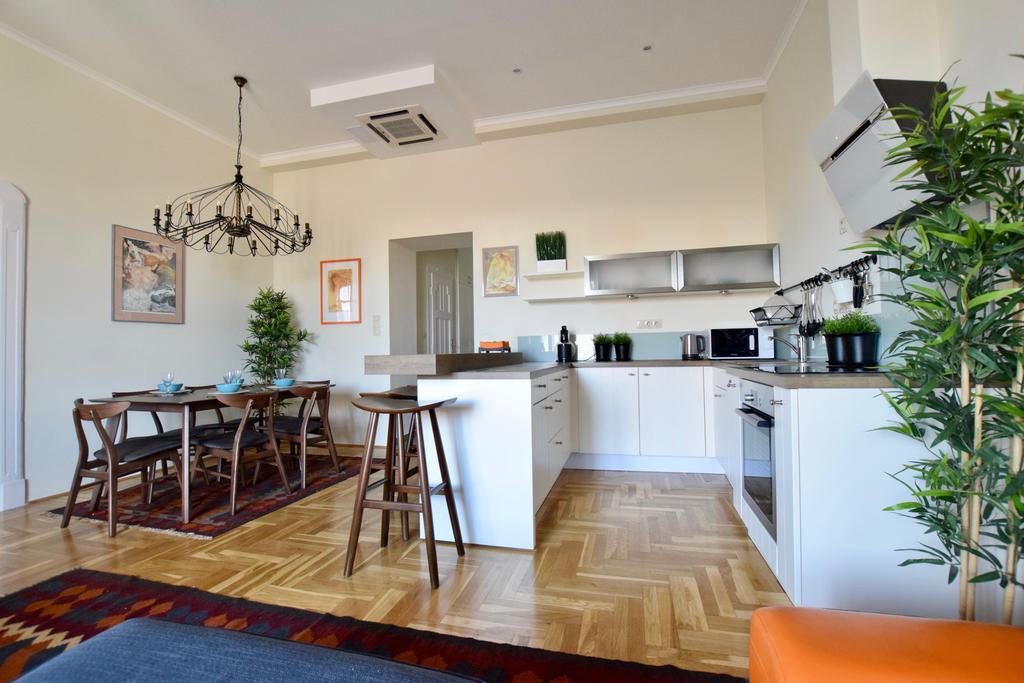 Luxury Apartment By Hi5 - Kiraly Street Suite บูดาเปสต์ ภายนอก รูปภาพ