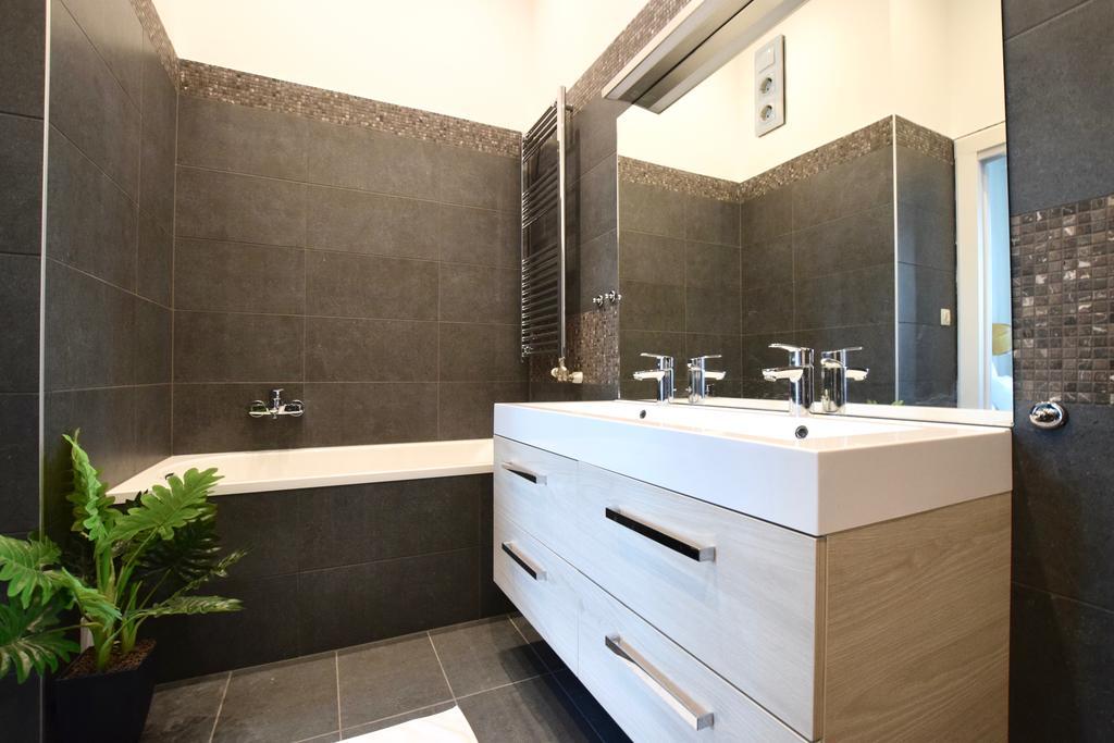 Luxury Apartment By Hi5 - Kiraly Street Suite บูดาเปสต์ ภายนอก รูปภาพ