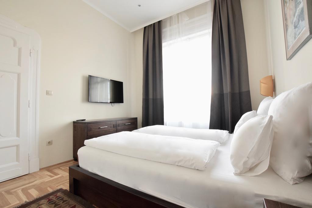 Luxury Apartment By Hi5 - Kiraly Street Suite บูดาเปสต์ ภายนอก รูปภาพ