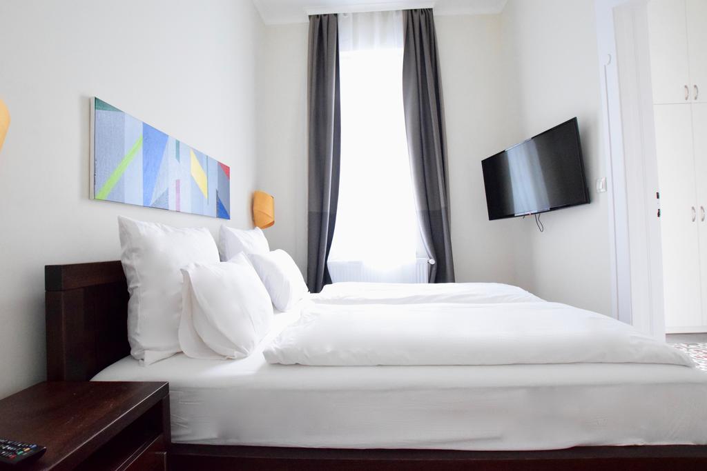Luxury Apartment By Hi5 - Kiraly Street Suite บูดาเปสต์ ภายนอก รูปภาพ